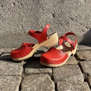 HagaToffeln Träsko MaryJane Red Vegetable Tanned Leather